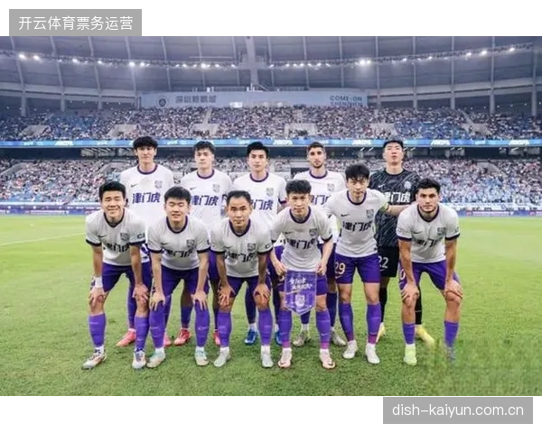 卫冕冠军上海海港因外援持续伤停，半程已基本退出第一集团竞争